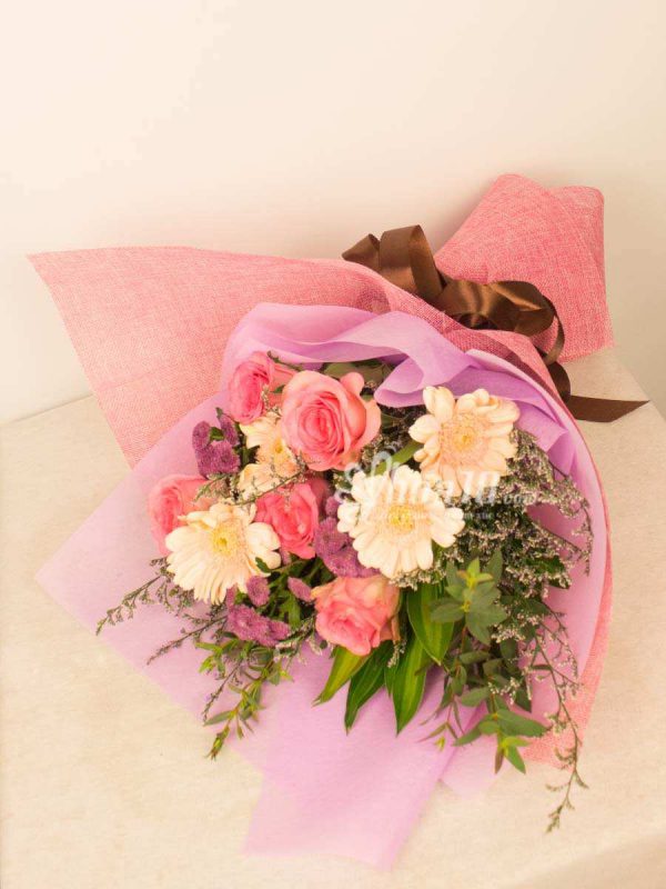 Mẫu hoa tươi thiết kế đặc biệt dành tặng cho người bạn yêu trong ngày đặc biệt Hãy để bó hoa tươi thổi luồng gió mới vào không gian sống - Hoa18.com