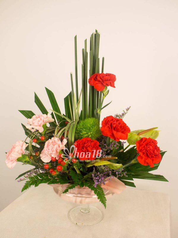 Bình hoa tươi cẩm chướng sang trọng làm hoa 8/3 đẹp - Hoa18 Sản phẩm độc đáo cho ngày 8/3 - Hoa18.com