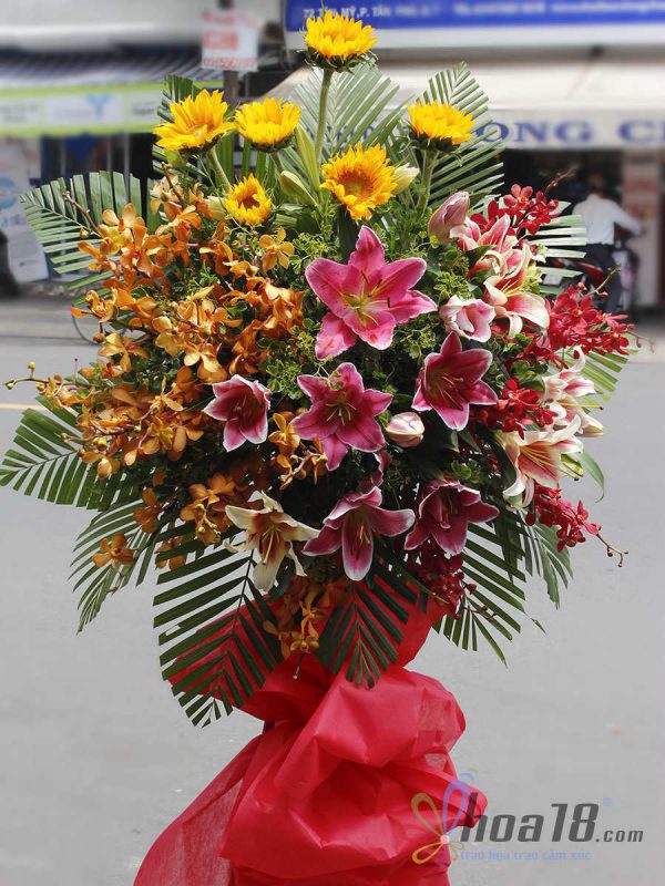 Lựa chọn hoa tươi đẹp mang lại bất ngờ tuyệt vời cho người thương HOA HƯỚNG DƯƠNG THỔI BÙNG MAY MẮN VÀ NIỀM VUI VỚI SẮC VÀNG QUÝ TỘC - Hoa18.com