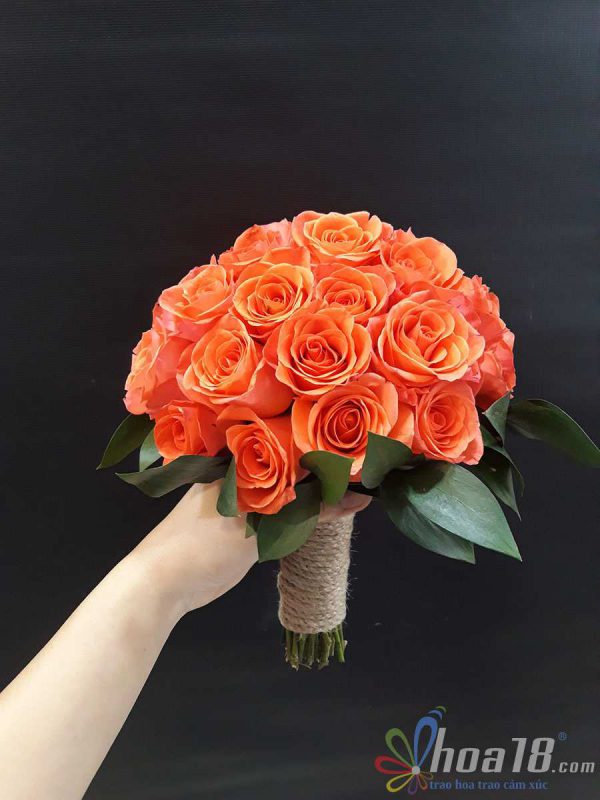 Bó hoa cưới cầm tay cô dâu với hoa hồng cam - Hoa18 hoa hồng