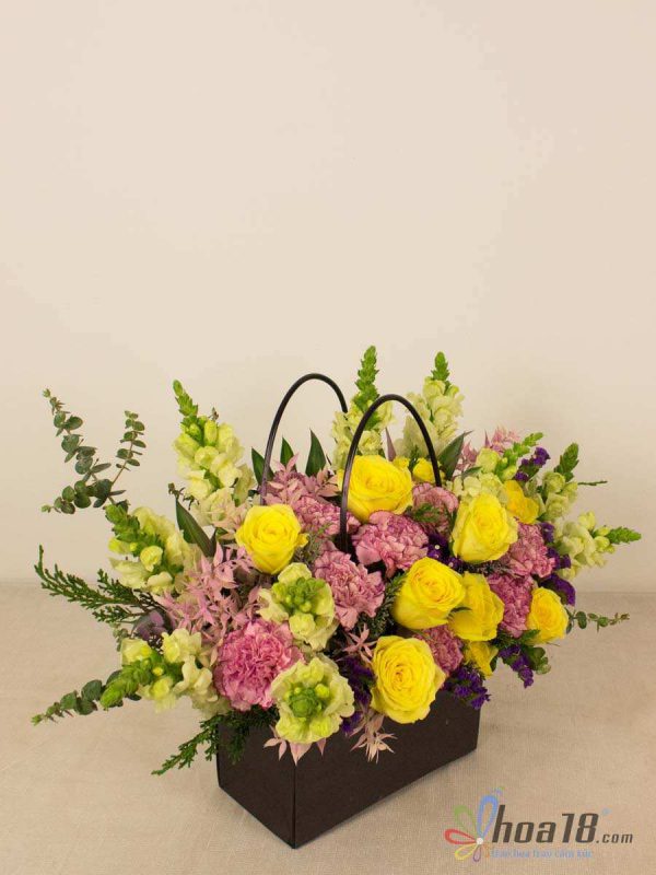 Thiết kế hoa tươi đơn giản nhưng đầy đủ chân thành Hoa tươi cao cấp và những điều bạn cần lưu ý khi đặt mua - Hoa18.com