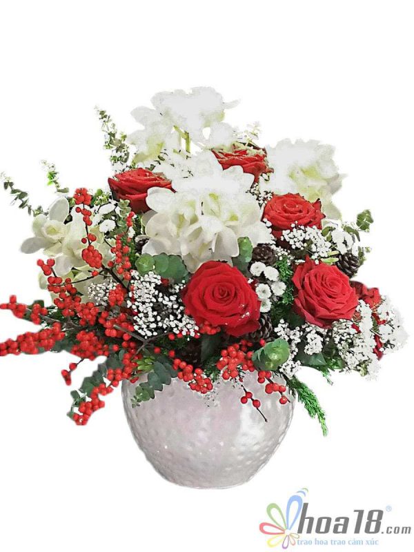 Thiết kế hoa hồng đỏ sang trọng và vô cùng ấn tượng Hướng dẫn cách trang trí hoa tươi đẹp nhất đơn giản - Hoa18.com