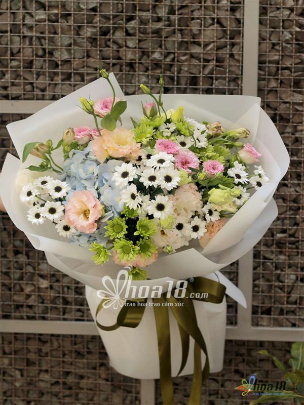 Bó hoa 20/10 với kiểu dáng thanh lịch và sang trọng hoa tặng phụ nữ ngày 20/10