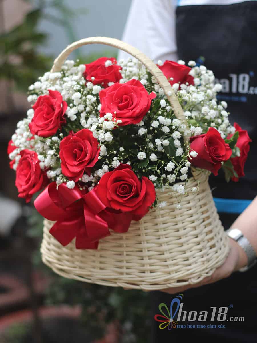Giỏ hoa hồng đỏ tặng người yêu "Only love" hoa hồng tươi