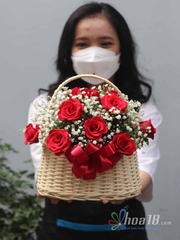 Lựa chọn hoa tươi phù hợp gửi trao yêu thương tại shop hoa tươi Hoa18 hoa 20/11