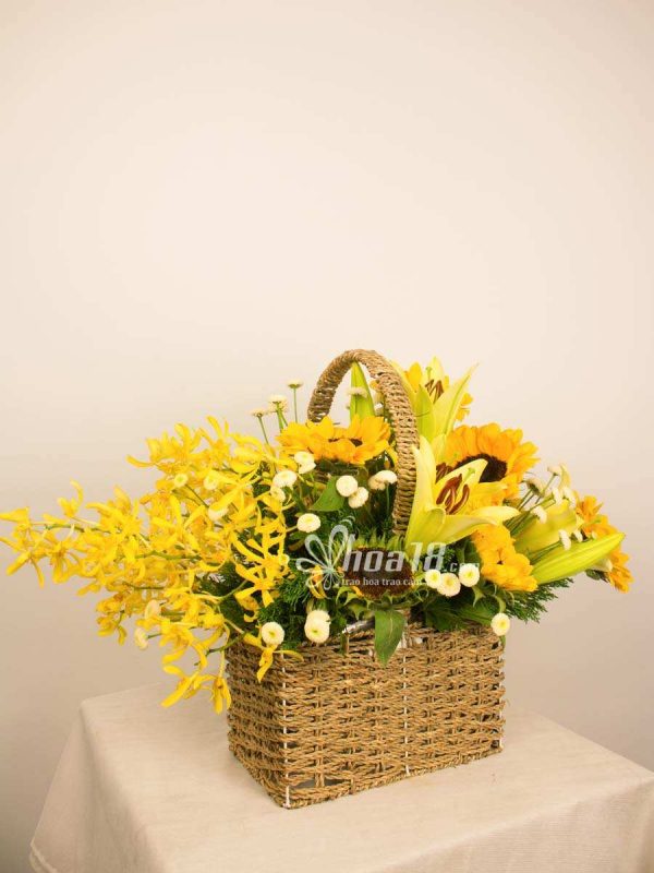Giỏ hoa tươi tự tay cắm làm cho con người cảm thấy yêu đời hơn hoa tươi