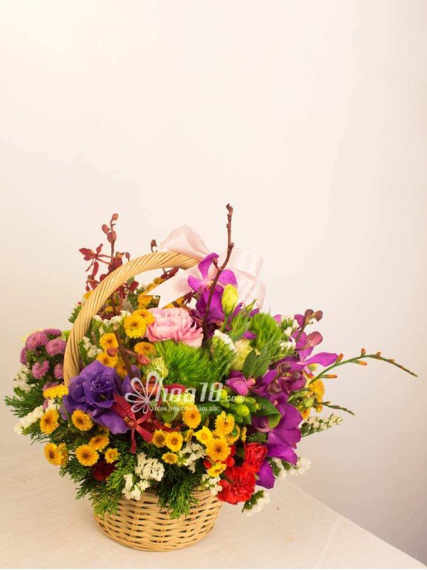 Lựa chọn hoa tươi đẹp mang lại bất ngờ tuyệt vời cho người thương Những giỏ hoa nhỏ xinh đẹp đáng để mua - Hoa18.com
